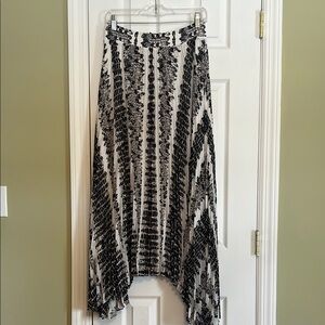 Black and White Patterned Women's Maxi Skirt